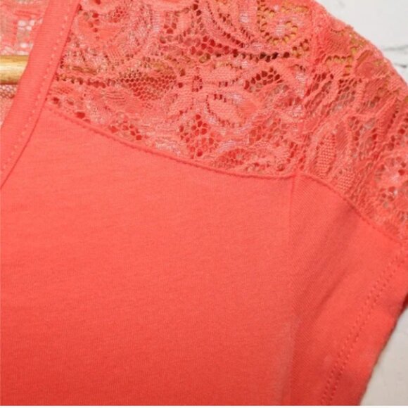 Ambiance Coral Tee Size Medium - Picture 3 of 6